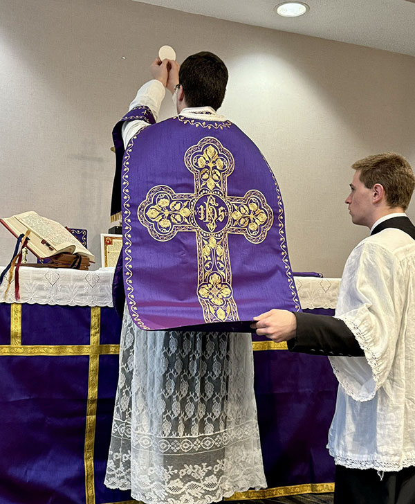Traditional Latin Mass